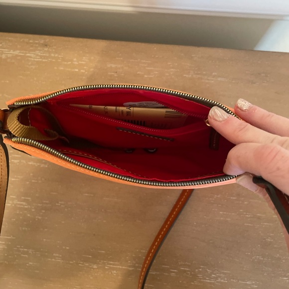 New Never used Dooney & Bourke Crossbody Pouchette light orange - Picture 2 of 4
